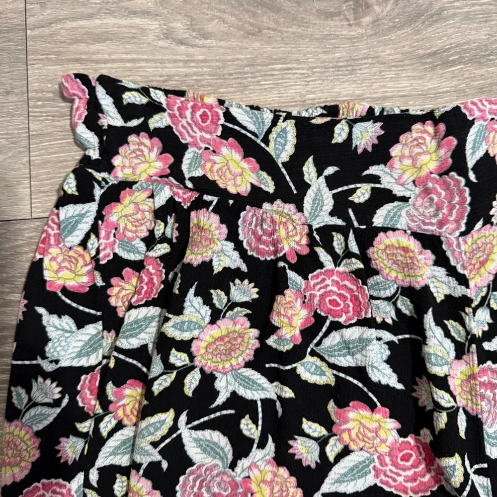 Torrid Black Floral Smocked Back Shorts Plus Size 2 Large‎ Cottagecore Summer